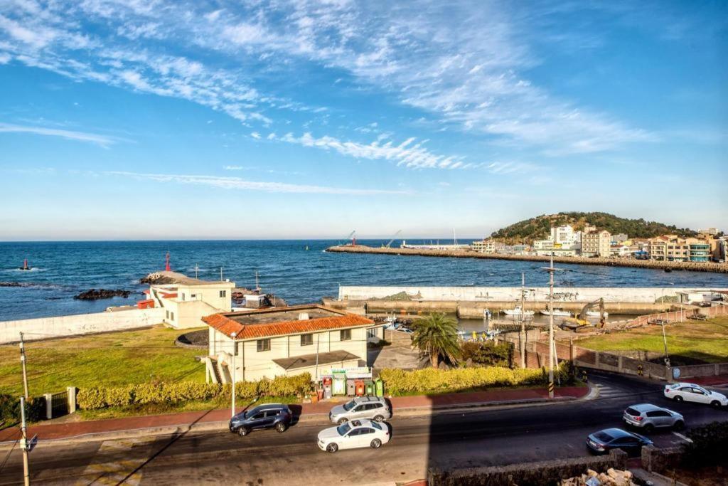 Odri Inn Jeju Exteriör bild