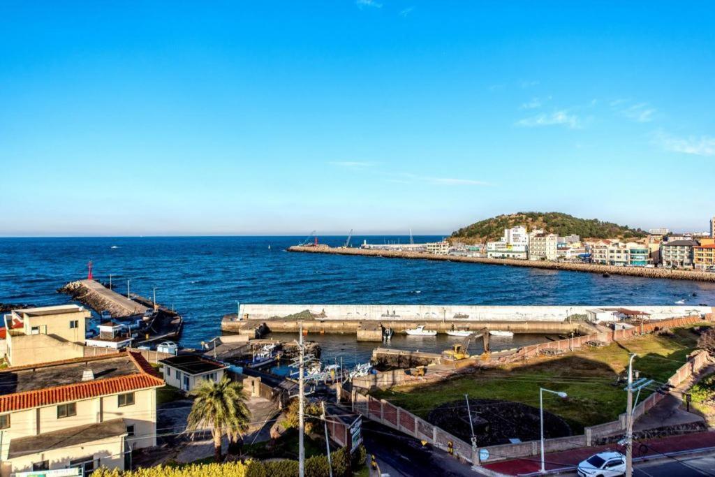 Odri Inn Jeju Exteriör bild