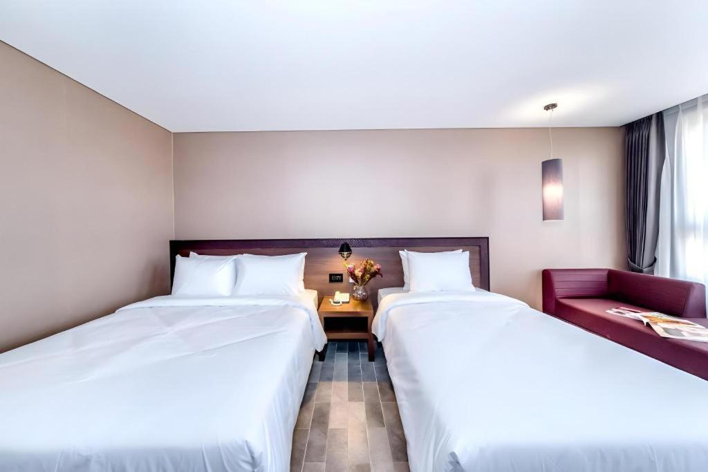 Odri Inn Jeju Exteriör bild