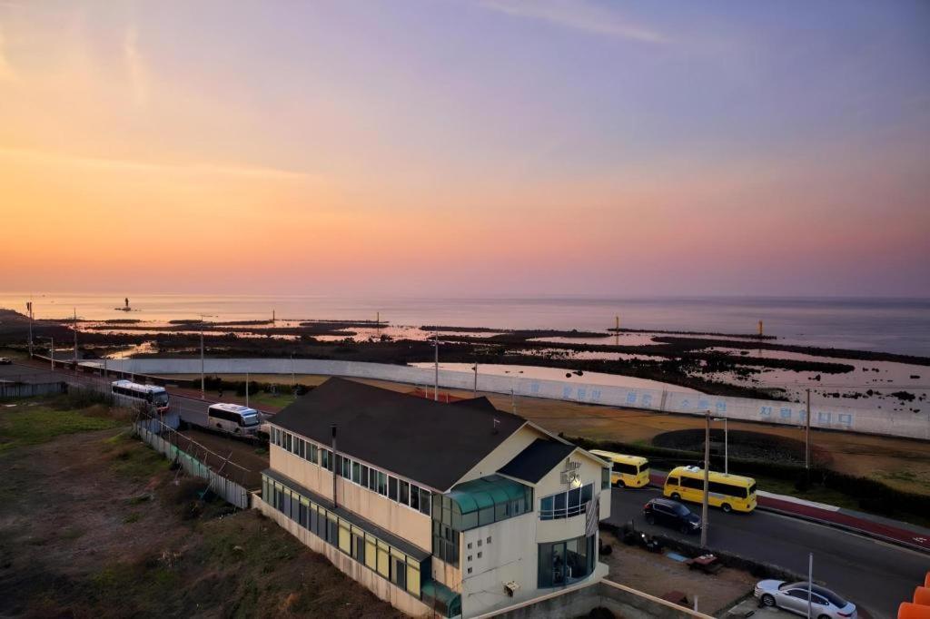 Odri Inn Jeju Exteriör bild